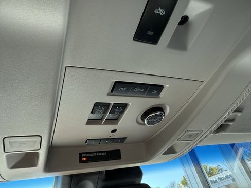 Certified 2018 GMC Yukon Denali w/ Denali Ultimate Package image 28