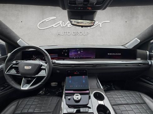 Certified 2025 Cadillac Escalade ESV V AWD/4WD image 25