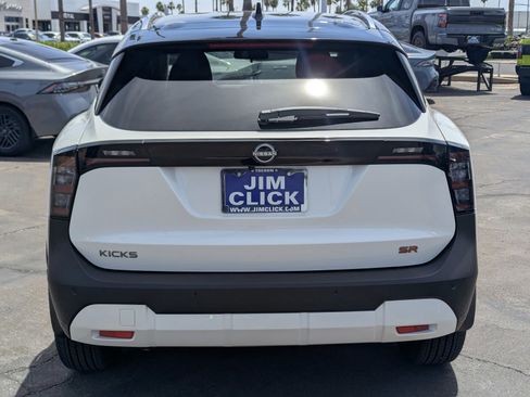New 2026 Nissan Kicks SR FWD image 3
