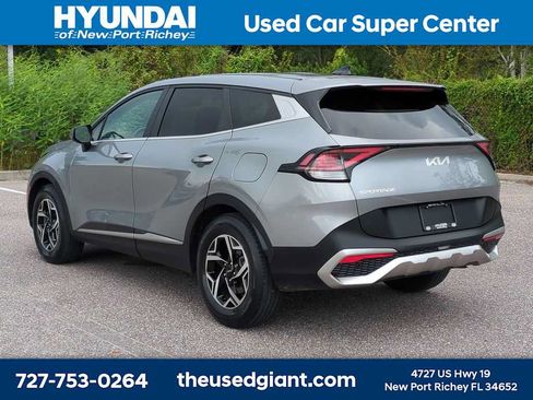 Used 2023 Kia Sportage LX FWD image 3