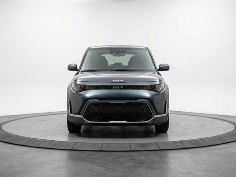 Used 2025 Kia Soul LX w/ LX Technology Package FWD image 2