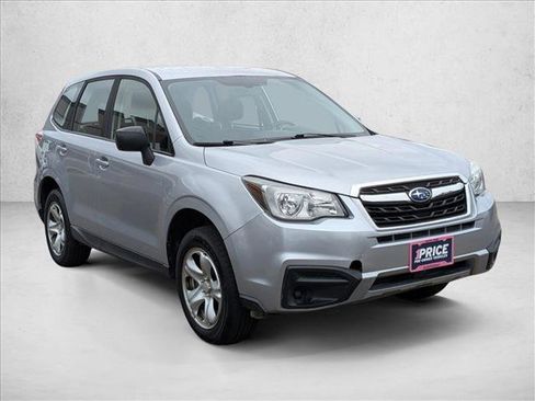 Used 2018 Subaru Forester 2.5i image 3