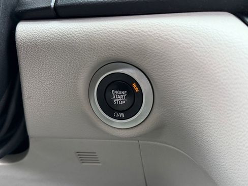 Used 2017 Chrysler Pacifica Touring-L Plus w/ Tire & Wheel Group image 30