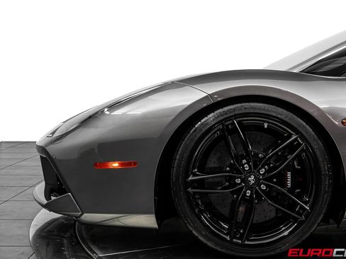 Used 2018 Ferrari 488 GTB RWD image 16