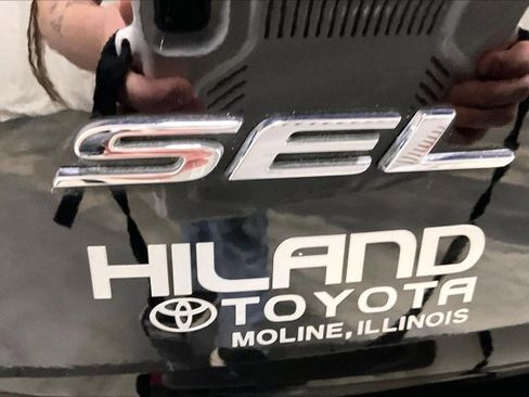 Used 2024 Ford Edge SEL image 8