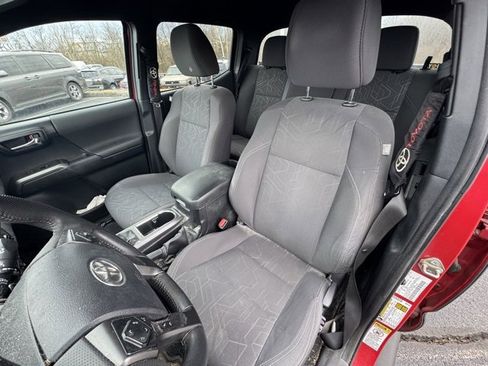 Used 2016 Toyota Tacoma TRD Off-Road image 10