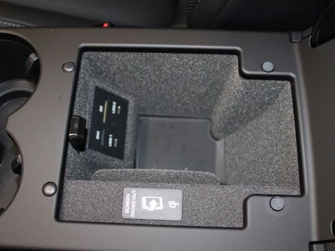 Used 2025 Porsche Macan Turbo image 31