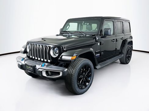 Used 2023 Jeep Wrangler Sahara image 3