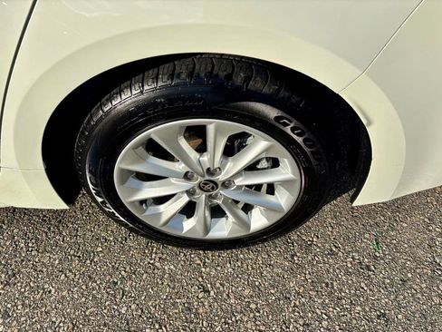 Used 2020 Toyota Corolla LE image 27