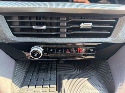 Certified 2025 Ford Explorer Platinum w/ Ultimate Package image 32