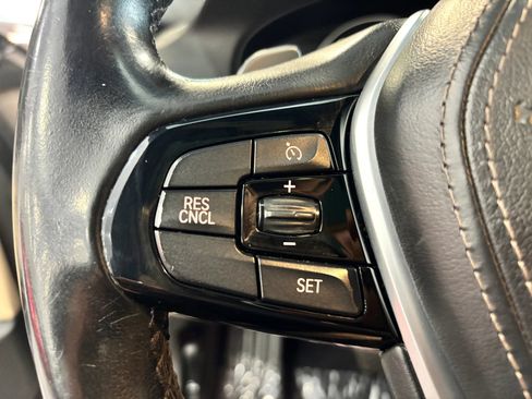 Used 2019 BMW 530i w/ Convenience Package RWD image 28