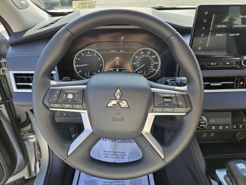 New 2026 Mitsubishi Outlander ES image 14