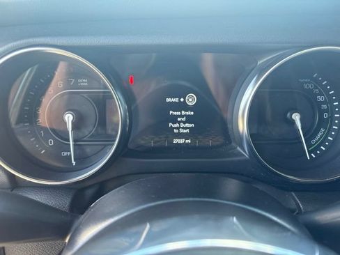Used 2022 Jeep Wrangler Unlimited Sahara w/ Cold Weather Group AWD/4WD image 9