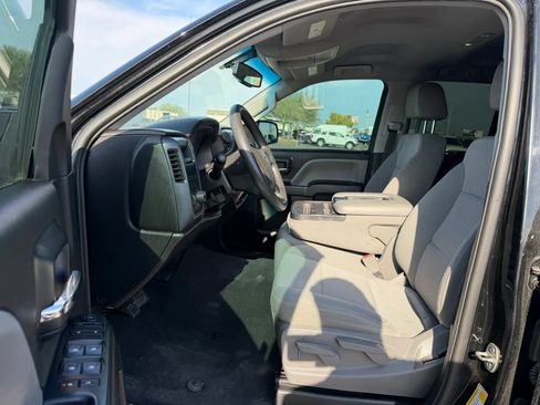 Used 2019 Chevrolet Silverado 1500 Custom w/ Custom Convenience Package RWD image 16