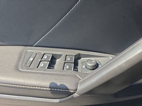 Used 2022 Volkswagen Tiguan SE AWD/4WD image 27