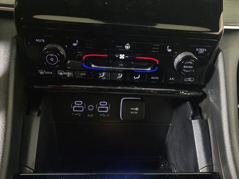 New 2025 Jeep Grand Cherokee Limited w/ Black Appearance Package image 22