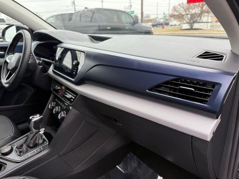 Used 2023 Volkswagen Taos SE w/ Panoramic Sunroof Package image 29