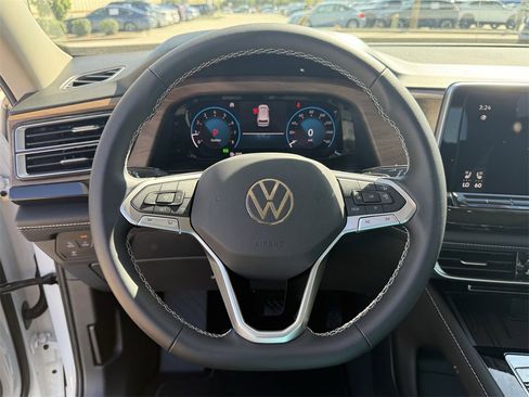 New 2026 Volkswagen Atlas SE image 13