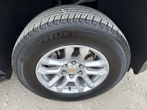 Used 2025 Chevrolet Suburban LS RWD image 28