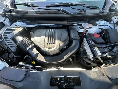 Used 2025 Chevrolet Traverse RS image 26