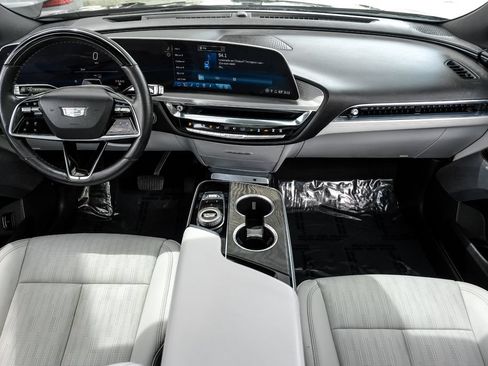 Used 2023 Cadillac Lyriq AWD image 13