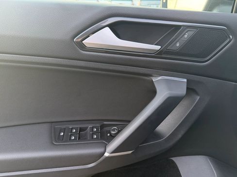 Used 2018 Volkswagen Tiguan SE image 13
