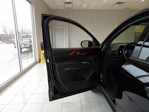 Used 2024 Chevrolet Traverse Z71 w/ LPO, Floor Liner Package image 8