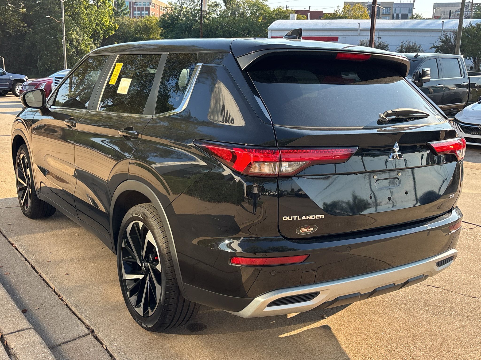 Used 2024 Mitsubishi Outlander SE Black Edition AWD/4WD image 6