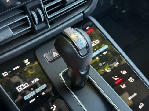 Certified 2025 Porsche Macan AWD/4WD image 25