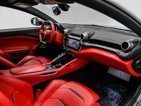 Used 2018 Ferrari GTC4Lusso AWD/4WD image 55