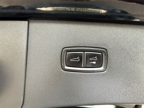 Used 2022 Porsche Cayenne Platinum Edition image 31