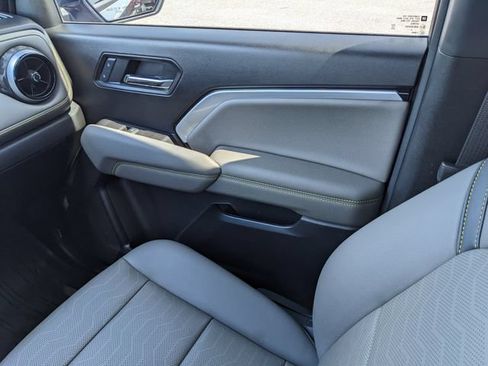 Used 2024 Chevrolet Colorado ZR2 w/ ZR2 Convenience Package III AWD/4WD image 18