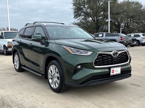 Used 2025 Toyota Highlander Limited image 5