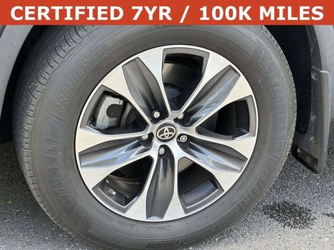 Used 2023 Toyota Highlander XLE AWD/4WD image 7