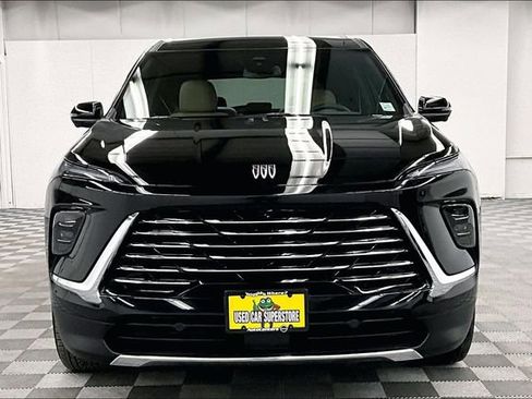 Used 2025 Buick Enclave Preferred w/ Power Package image 4