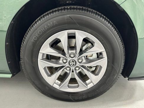 Used 2025 Toyota Sienna XLE image 67