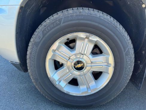 Used 2010 Chevrolet Avalanche LT w/ Luxury Package image 24