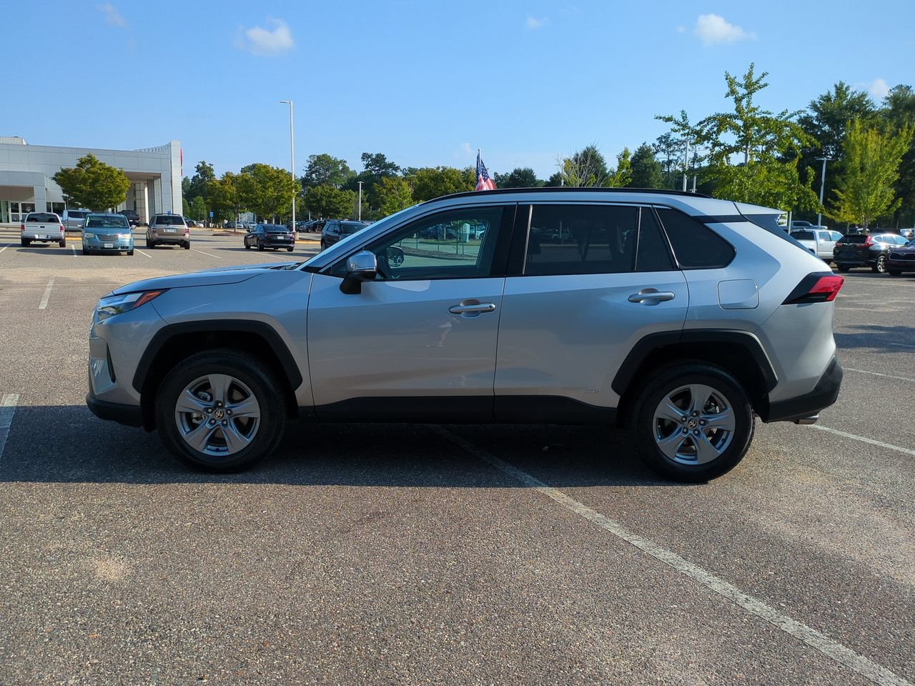 Used 2025 Toyota RAV4 XLE AWD/4WD image 7