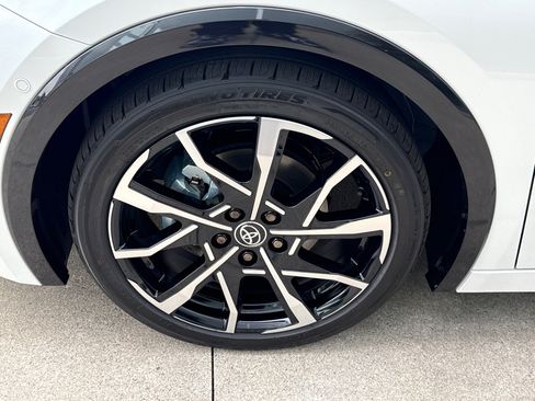 New 2026 Toyota Prius Plug-In Hybrid FWD image 4