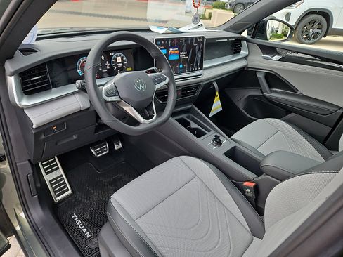 New 2026 Volkswagen Tiguan SE R-Line image 13