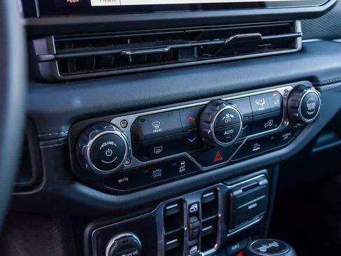 Used 2024 Jeep Wrangler Unlimited Rubicon 4xe image 27