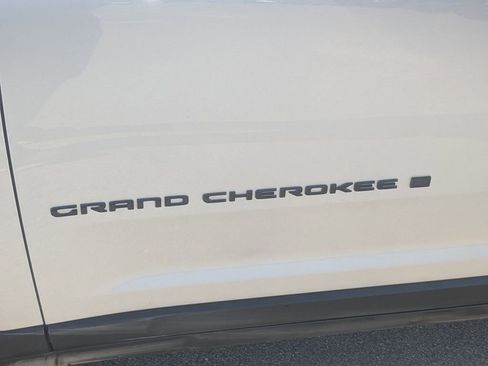 New 2026 Jeep Grand Cherokee Altitude AWD/4WD image 10