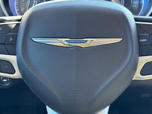 Used 2022 Chrysler 300 Touring L image 18