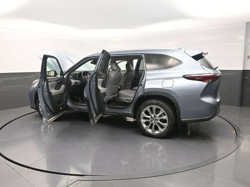 Used 2024 Toyota Highlander Limited AWD/4WD image 44