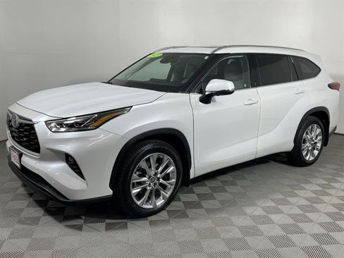 Used 2023 Toyota Highlander Limited AWD/4WD image 3