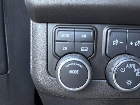 Used 2022 Chevrolet Suburban RST w/ Sport Performance Package image 40