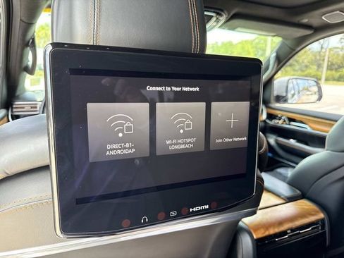 Used 2022 Jeep Grand Wagoneer Series III w/ Rear Seat Video Group 1 AWD/4WD image 18