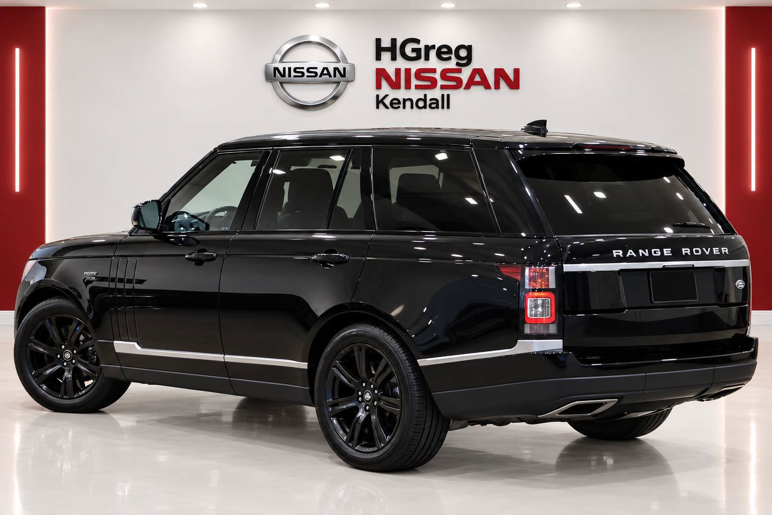Used 2018 Land Rover Range Rover Supercharged AWD/4WD image 2