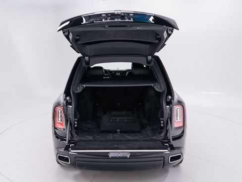 Certified 2022 Rolls-Royce Cullinan AWD/4WD image 50