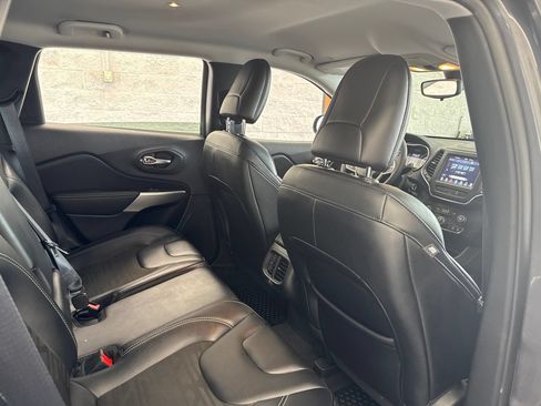 Used 2022 Jeep Cherokee Latitude AWD/4WD image 44